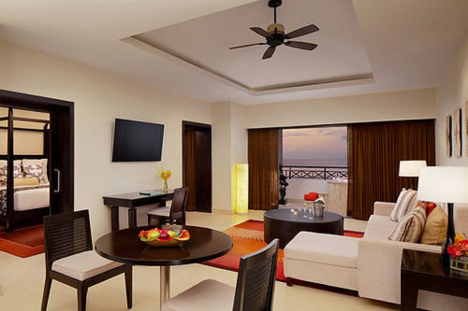 1 bedroom, minibar (free items), in-room safe, desk