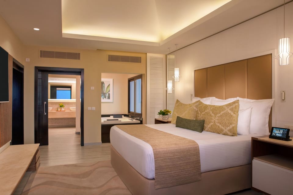 1 bedroom, minibar (free items), in-room safe, desk