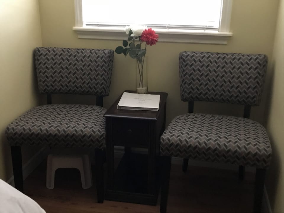 Deluxe Room, 1 King Bed, Non Smoking | Premium bedding, pillowtop beds, individually decorated
