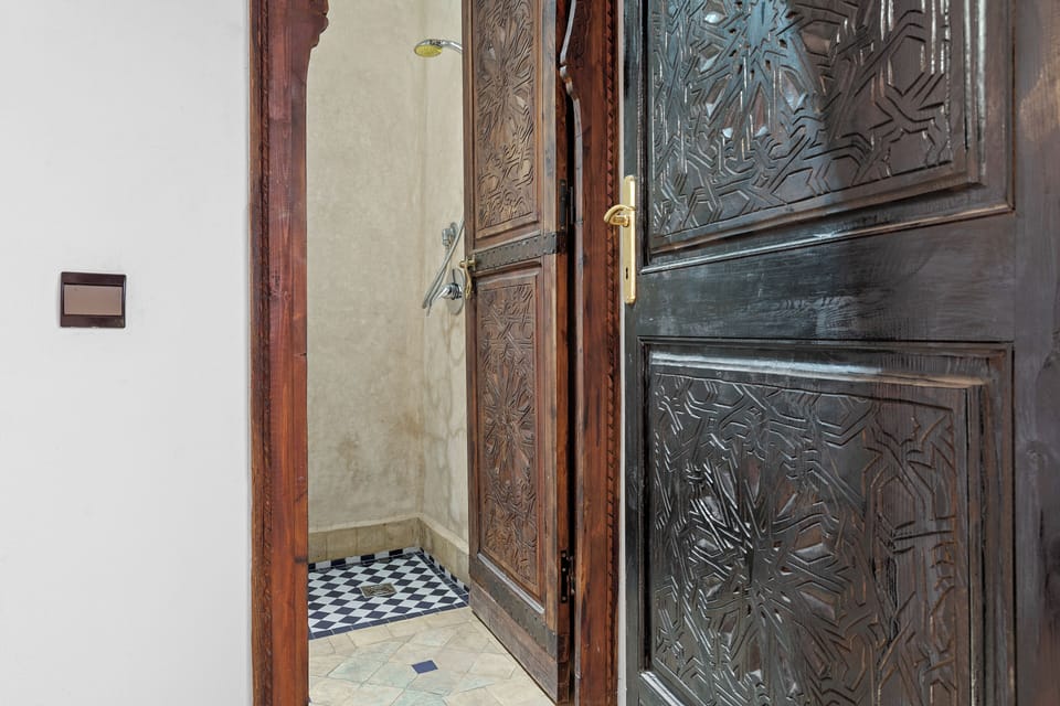 Standard Double or Twin Room, 1 King Bed, Non Smoking | Bathroom | Rainfall showerhead, free toiletries, hair dryer, slippers