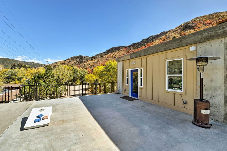 The studio is close to the world famous Hot Pools!