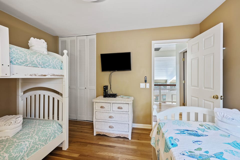 Twin and bunk beds in Guest room #2