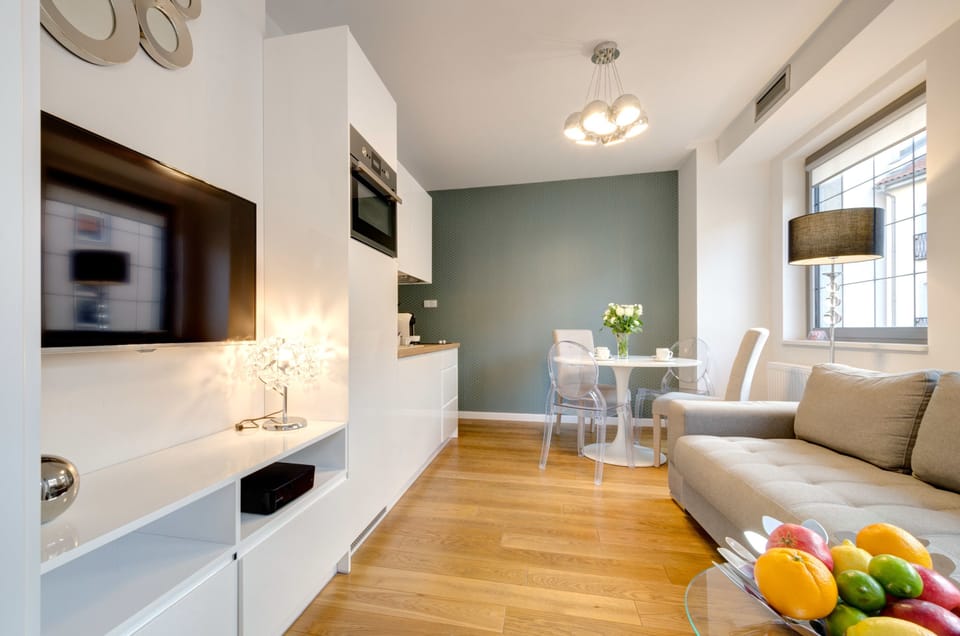 Comfort Apartment | Living area | 32-inch flat-screen TV with cable channels, TV