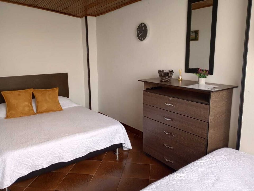Basic Twin Room, Multiple Beds | Iron/ironing board, free WiFi, bed sheets