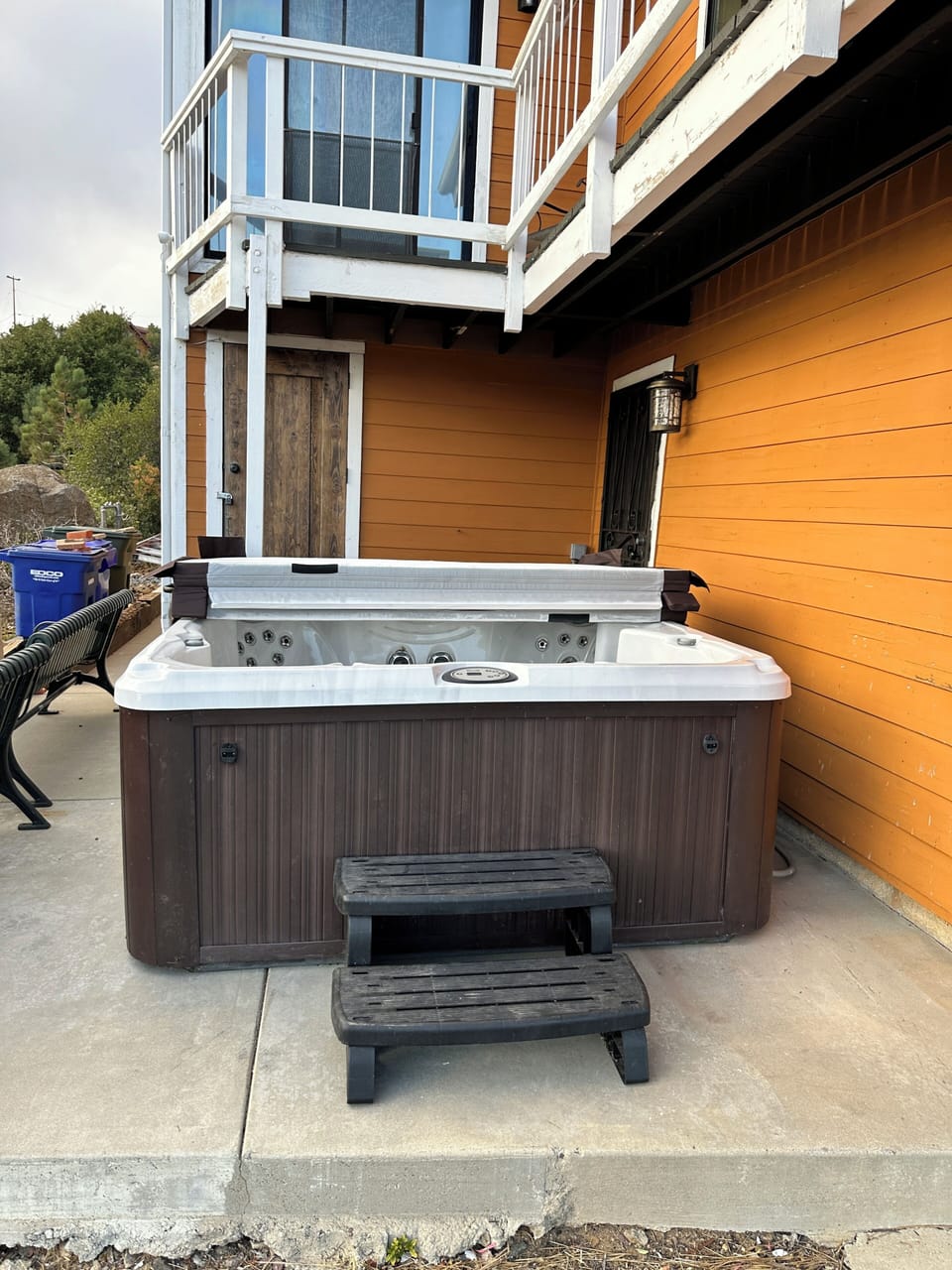 Jacuzzi Hot Tub for up to 6 persons