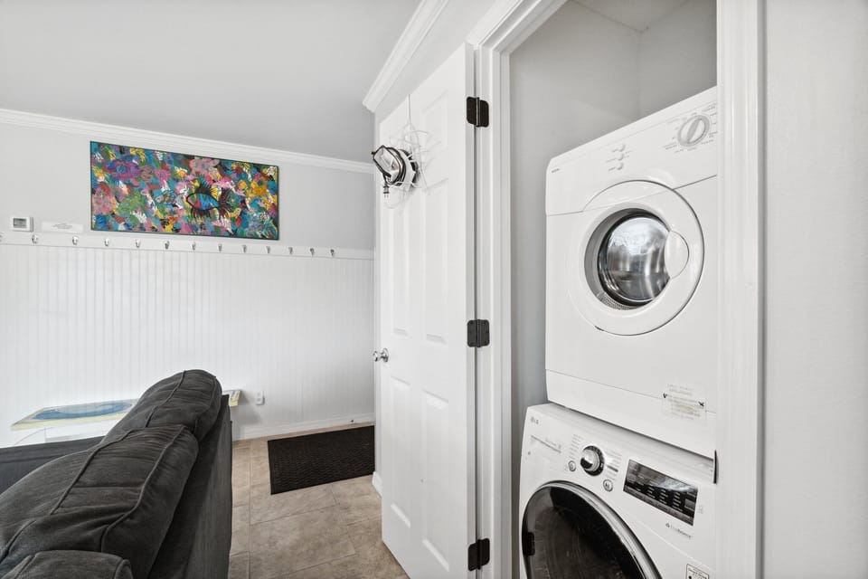 Laundry washer and dryer. Bring detergent!