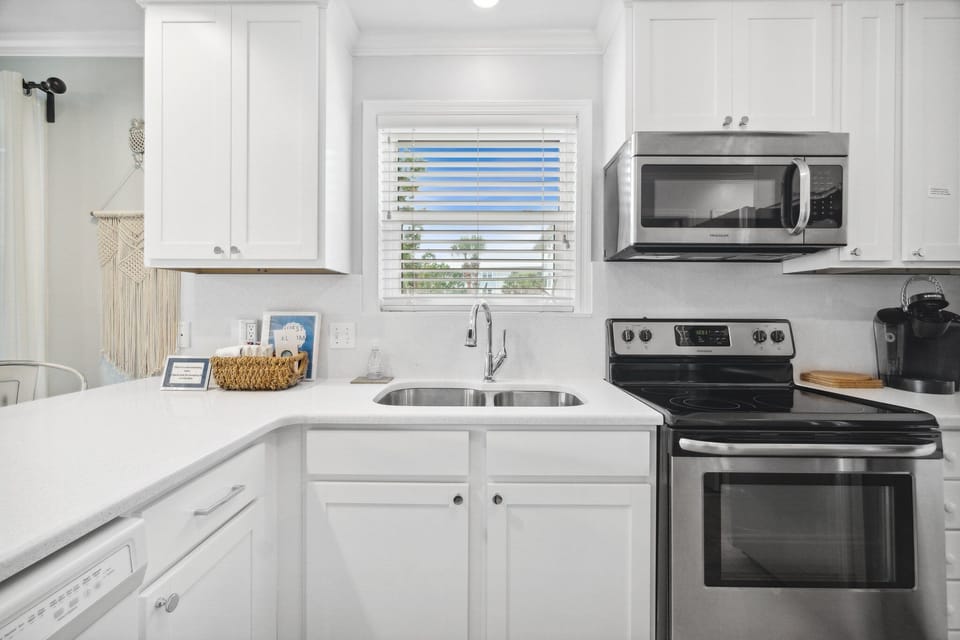 Beautiful new quartz backsplash and counters, undermount sink, and new cabinets.