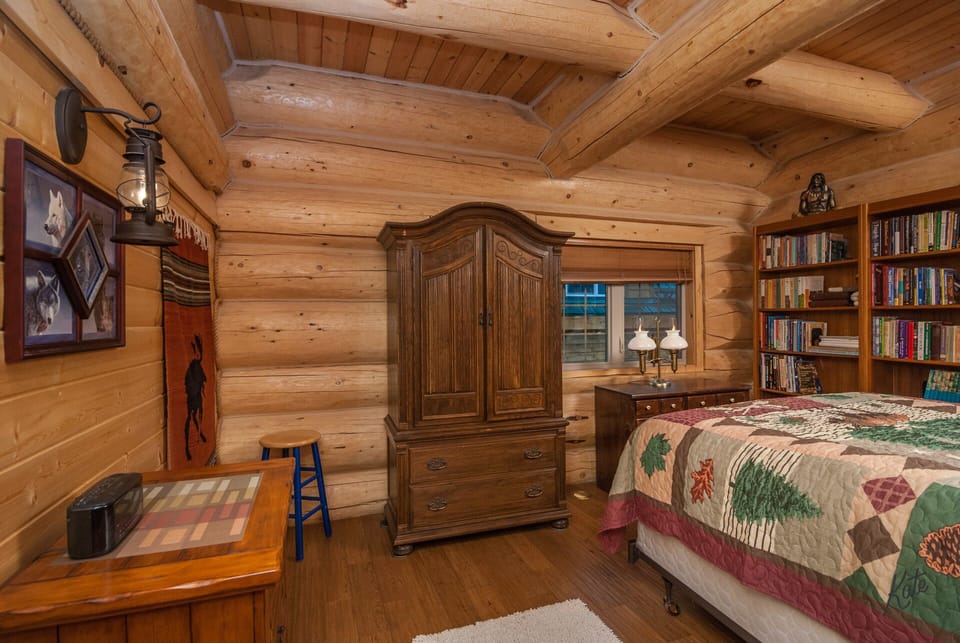 Bedroom 2 w/queen bed on main floor. Doorway out to hallway, close to main bath.
