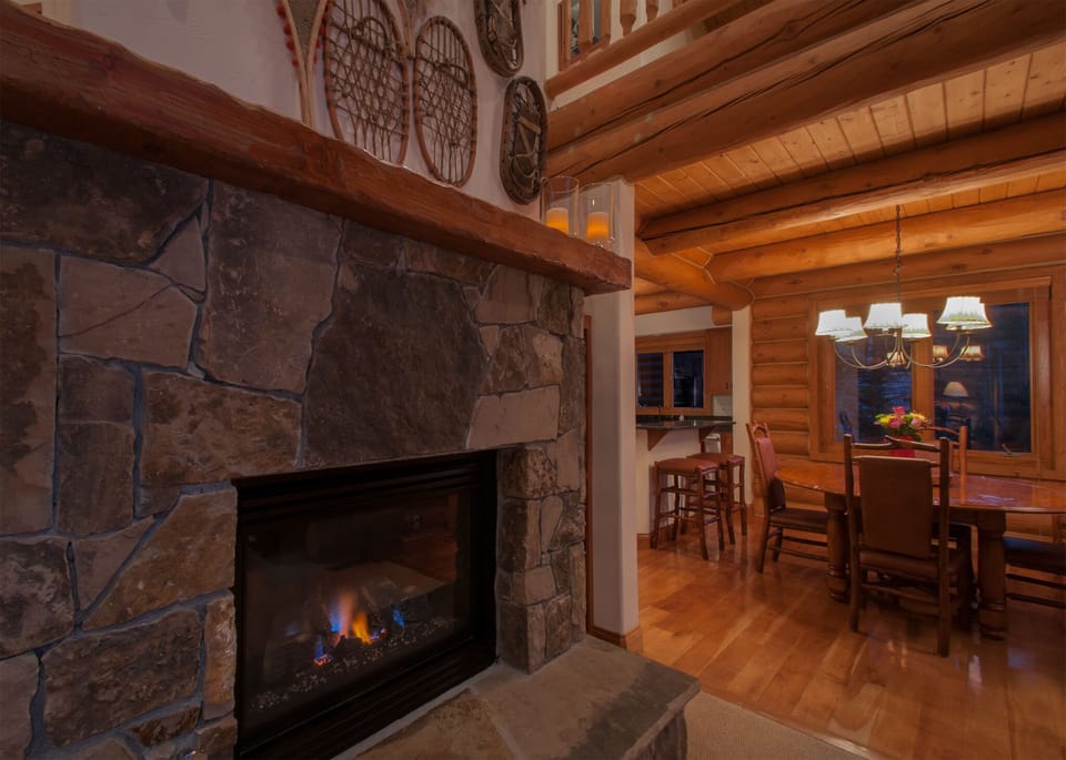 Gas fireplace in living room adjacent to dining area