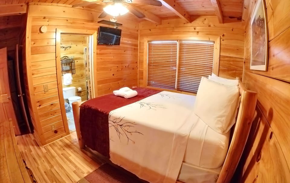 Queen Bedroom with Memory Foam Mattress