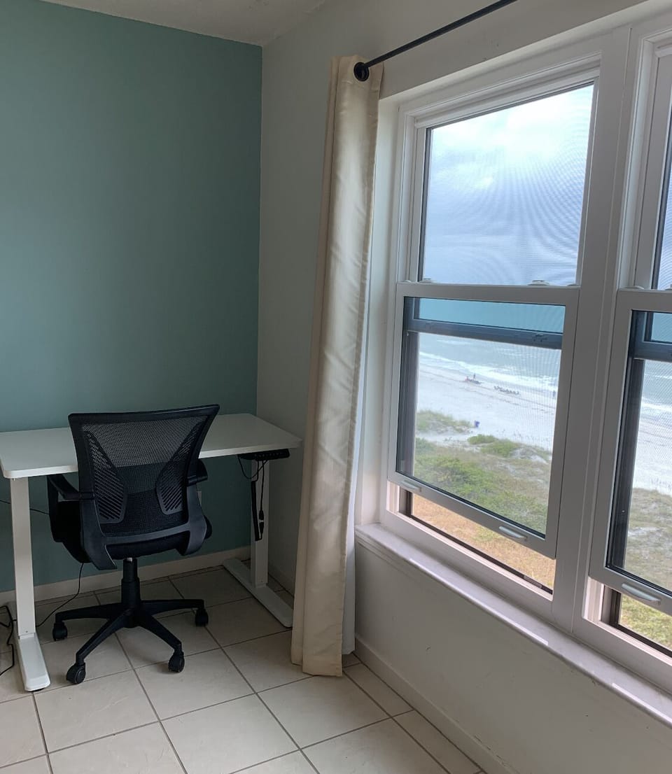 Remote Work-Space w/ auto-adjustable sitting/standing desk
