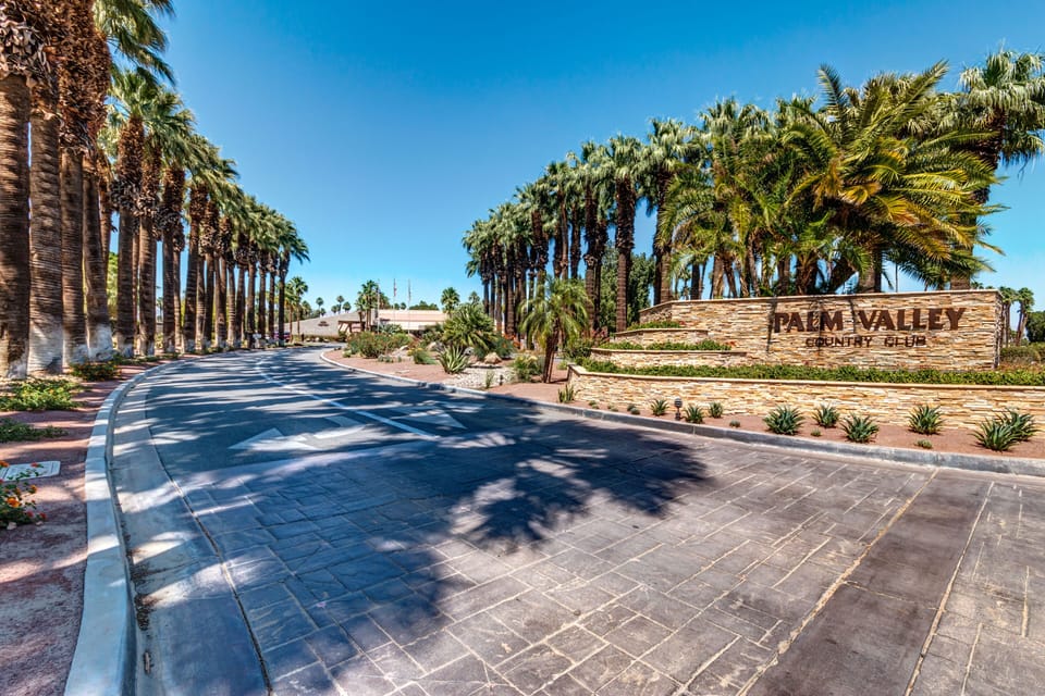 Palm Valley Entrance