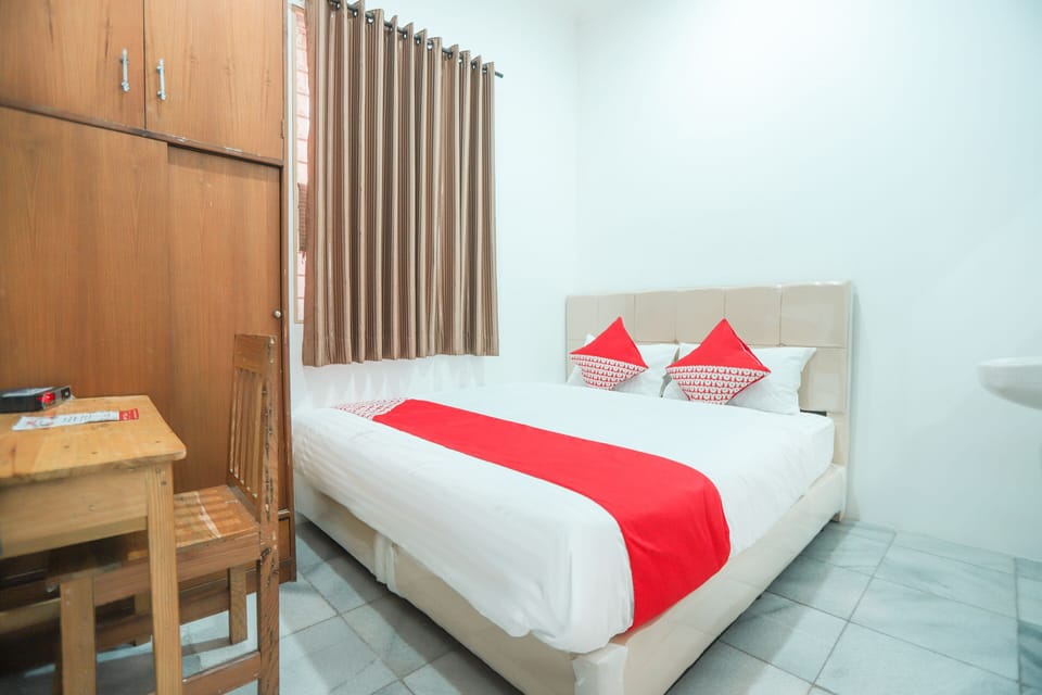 Standard Double Room | Desk, free WiFi, bed sheets