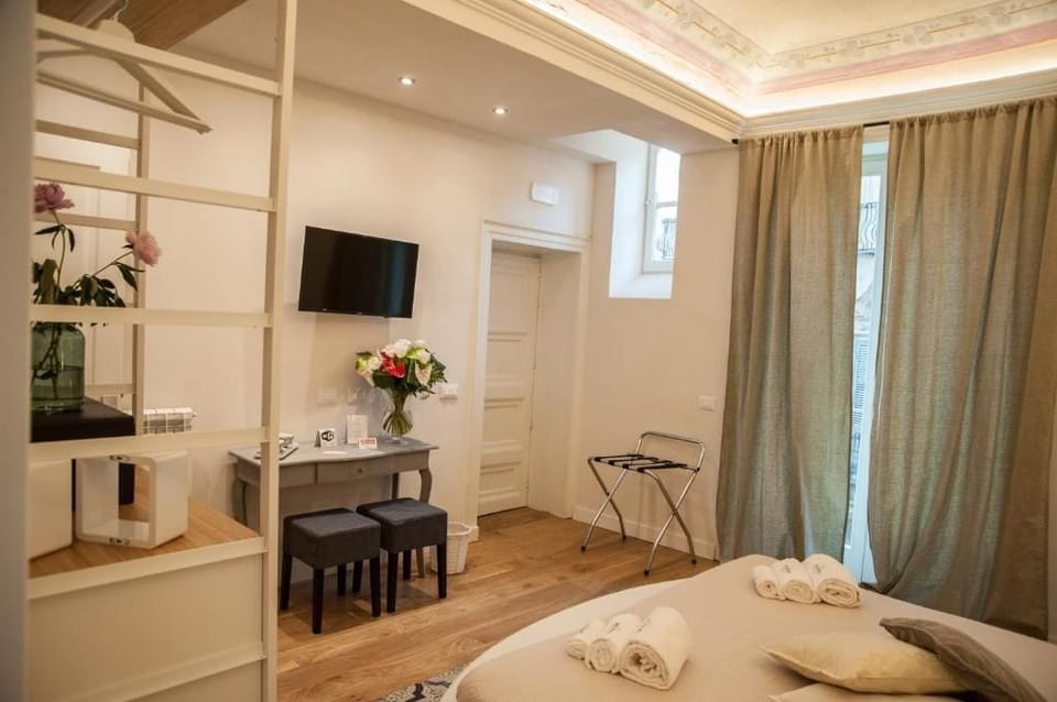 Double Room, 1 King Bed (1) | Premium bedding, minibar, in-room safe, desk