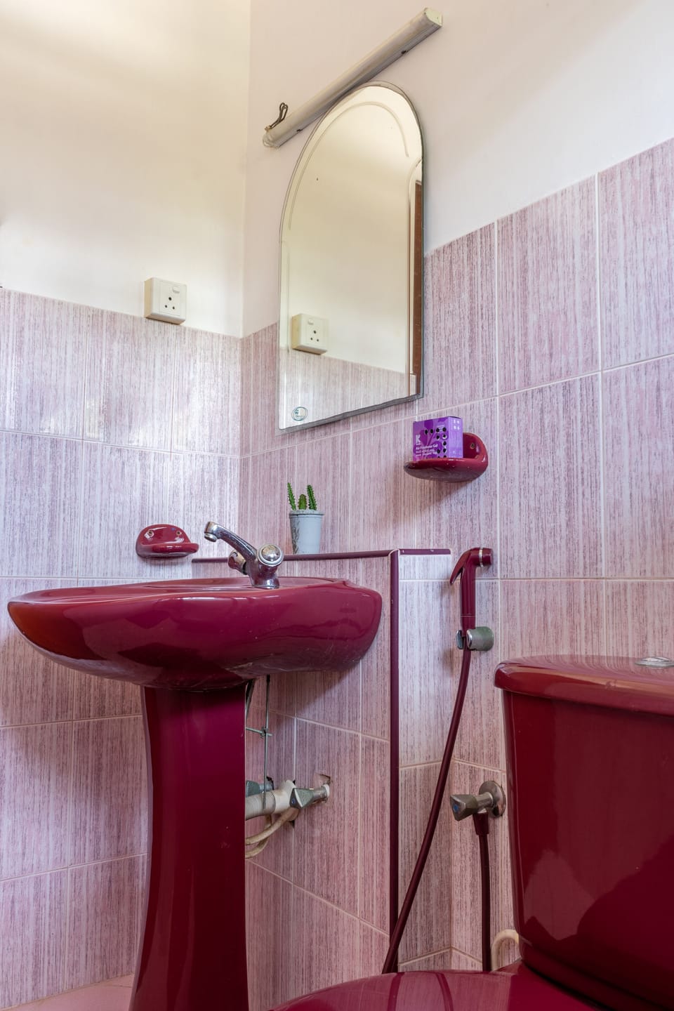 Standard Triple Room, 1 Bedroom, Non Smoking, Garden View | Bathroom | Shower, free toiletries, hair dryer, towels