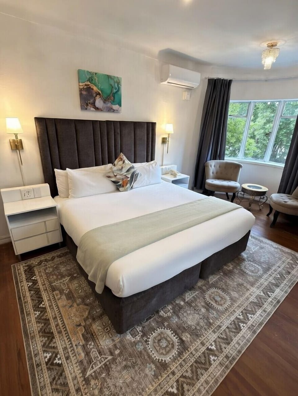 Deluxe Room, 1 King Bed, Non Smoking | In-room safe, free WiFi, bed sheets