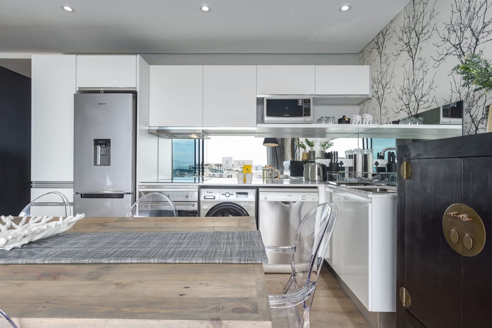 Comfort Apartment, 1 King Bed, Non Smoking | Private kitchenette | Fridge, microwave, oven, stovetop