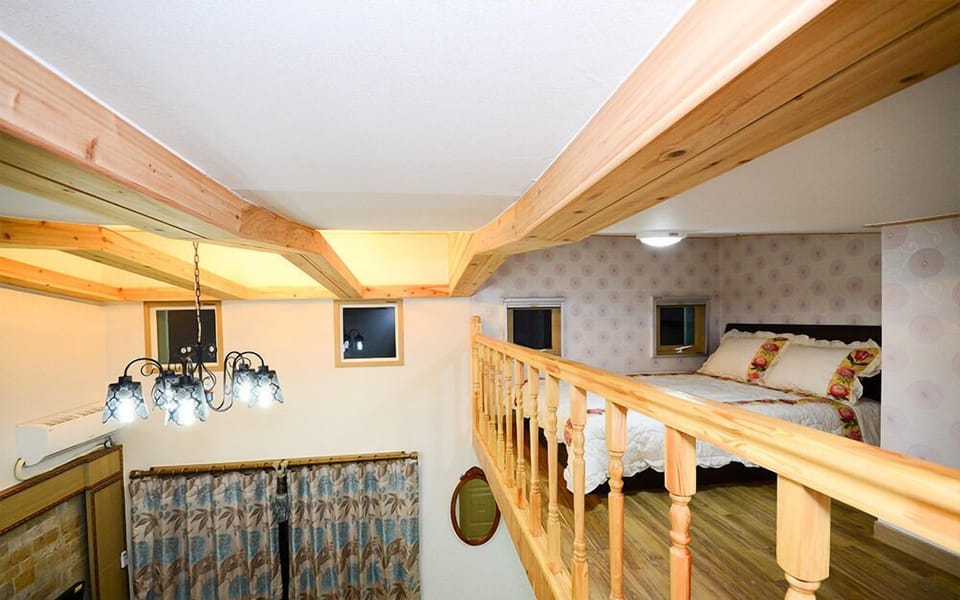 Elite Duplex (2 Guest Rates, Extra person Charge on spot - 1-13yr 10,000KRW, 14yr above 20,000KRW pp | WiFi (free), bed sheets