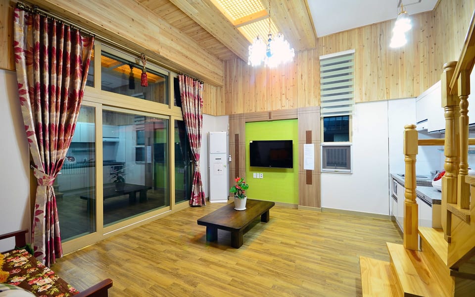 Sun 101 (5 Guests Rates, Extra Person Charge on spot - 1-13yr 10,000KRW, 14yr above 20,000KRW pp) | Living area | Flat-screen TV