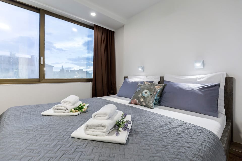 Deluxe Double or Twin Room, City View | Minibar, in-room safe, desk, iron/ironing board