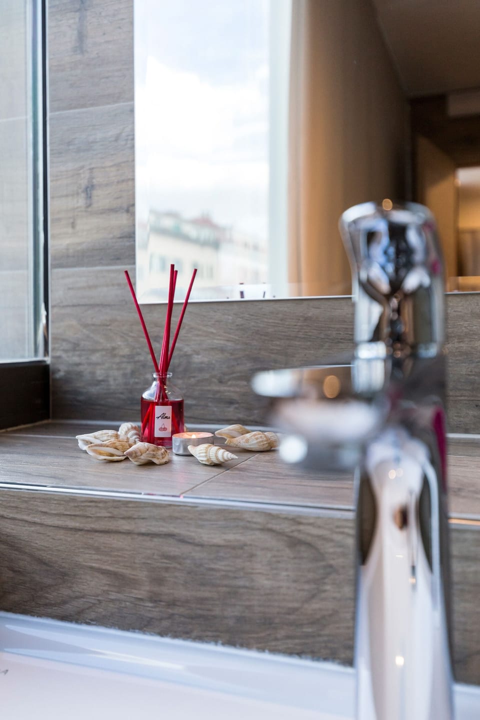 Deluxe Double or Twin Room, City View | Bathroom | Shower, free toiletries, hair dryer, towels