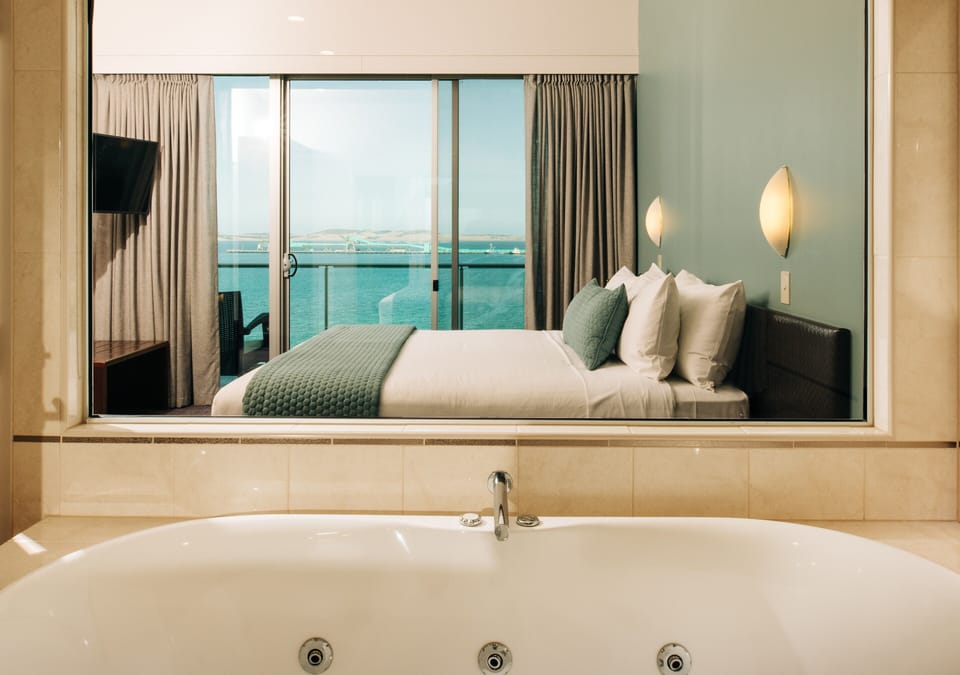 Luxury Suite with Ocean View | Minibar, in-room safe, iron/ironing board, free WiFi