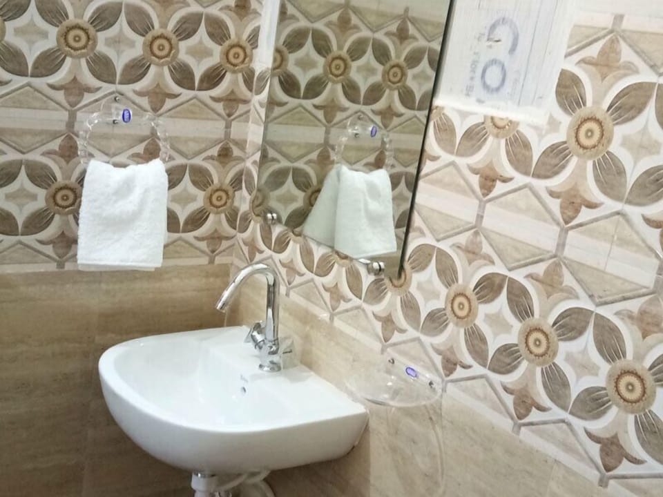 Bathroom sink