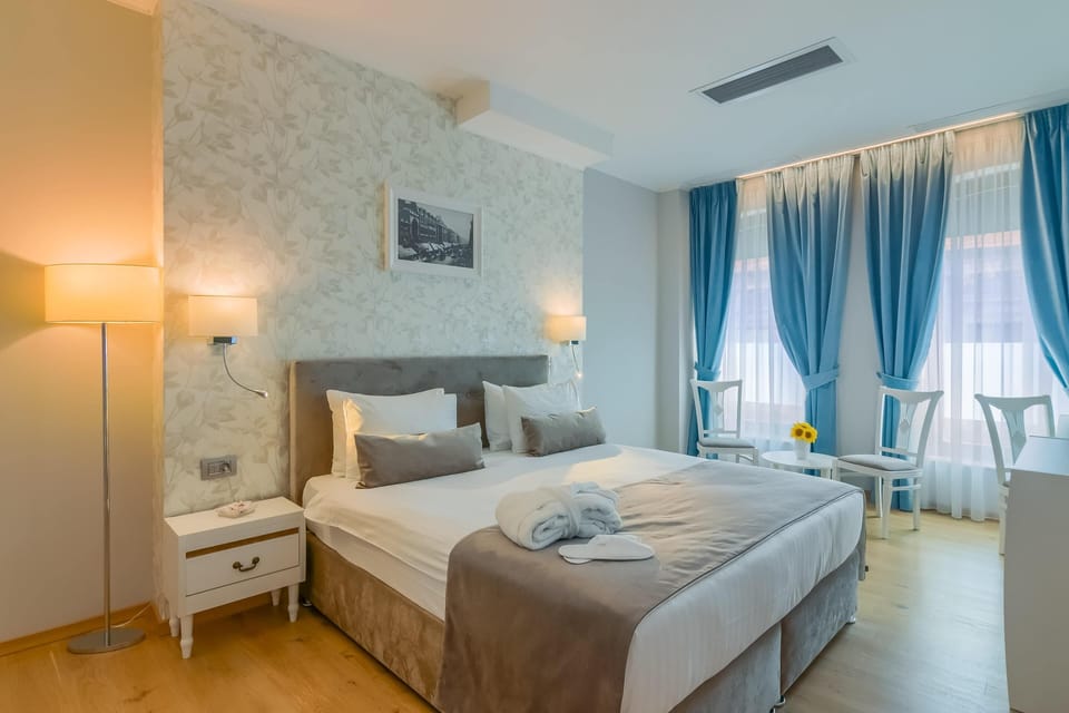 Superior Room, 1 King Bed | 1 bedroom, in-room safe, individually decorated, desk