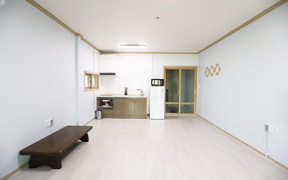Ondol Room | Laptop workspace, blackout drapes, WiFi (free), bed sheets