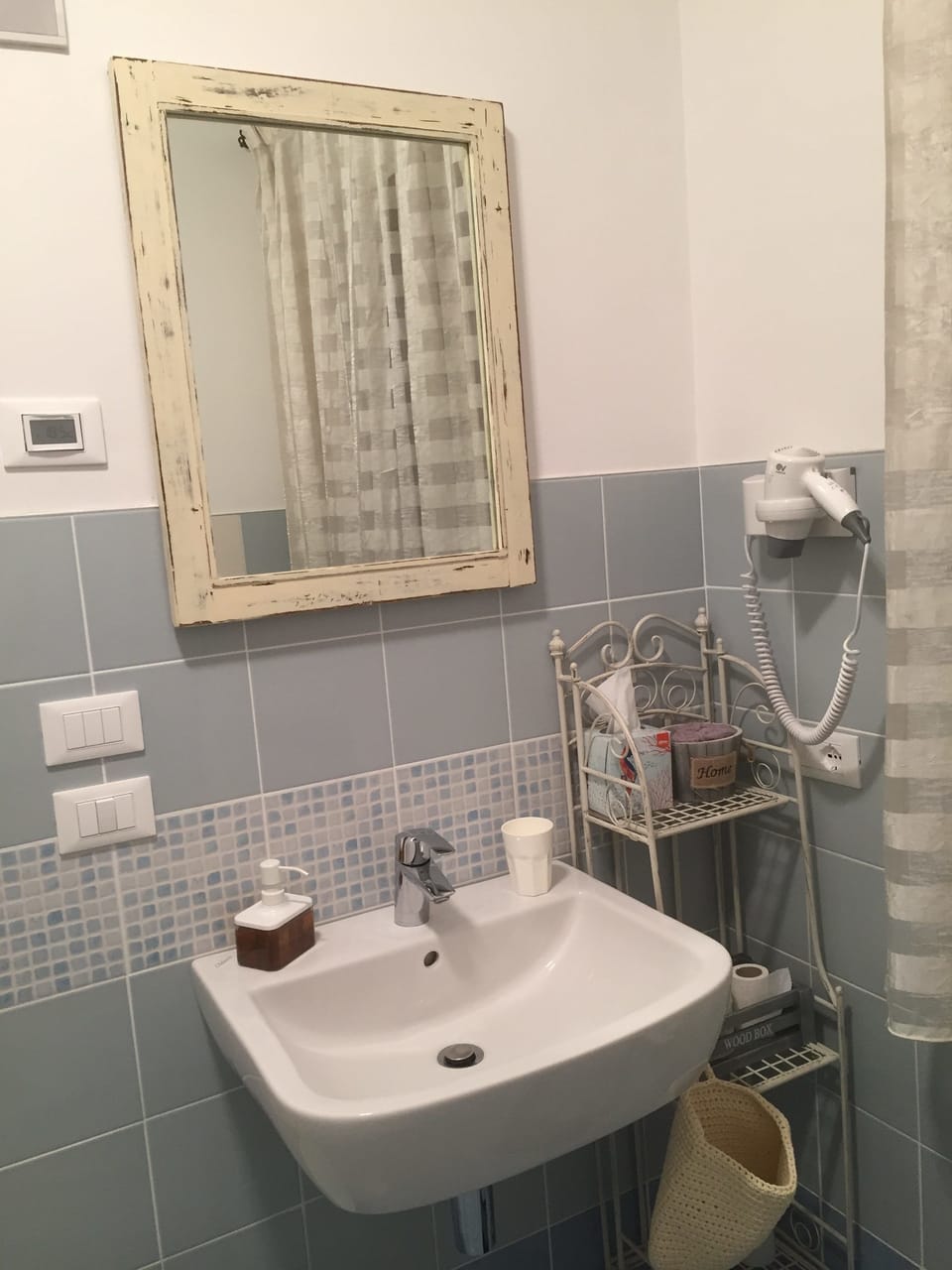 Romantic Twin Room, River View | Bathroom | Shower, free toiletries, hair dryer, bidet