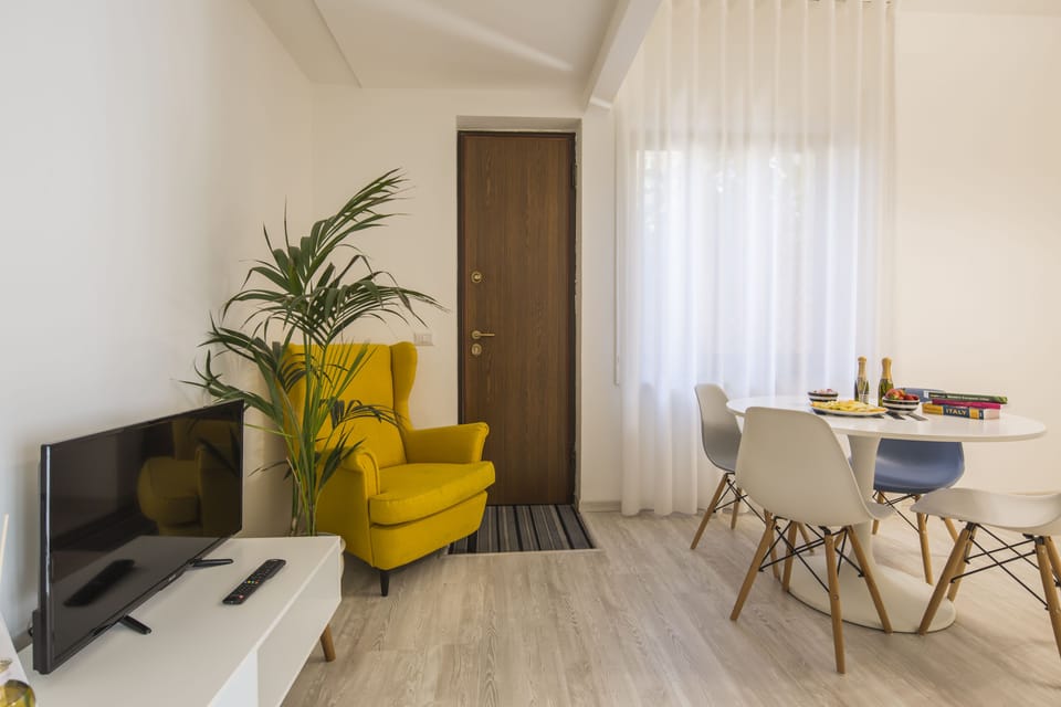 Suite | Living area | Flat-screen TV