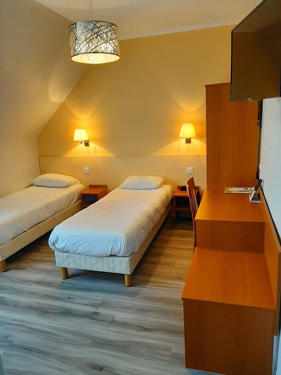 Comfort Twin Room | Blackout drapes, soundproofing, free WiFi, bed sheets