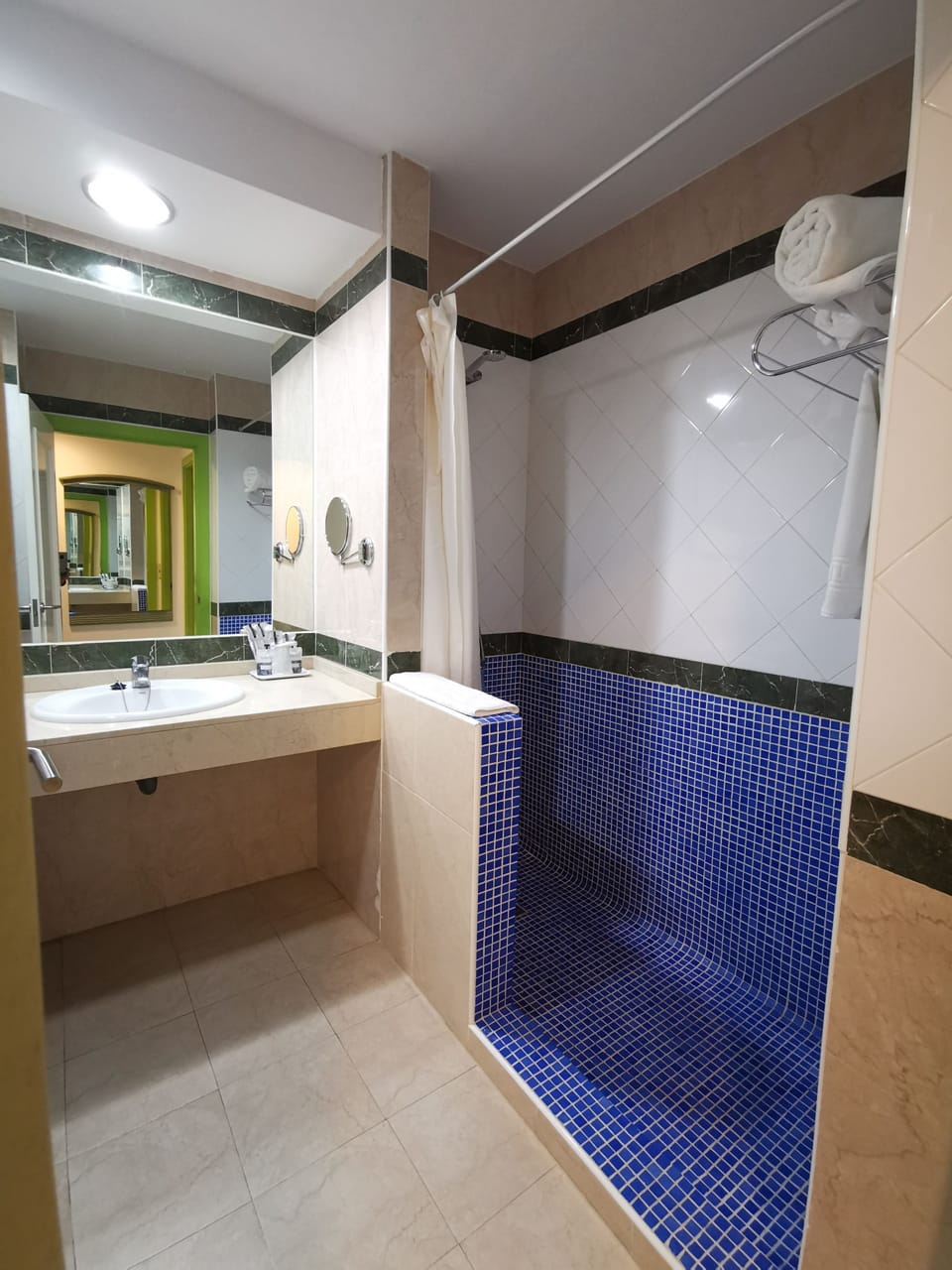 Standard Double Room | Bathroom | Bidet, towels