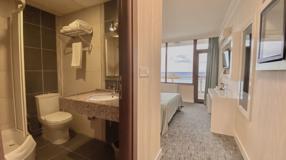 Standard Room, Sea View | Premium bedding, minibar, desk, laptop workspace
