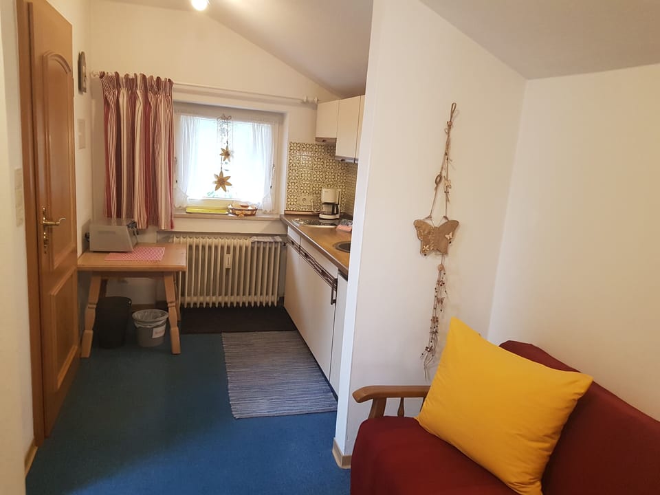 Panoramic Apartment, Mountain View, Slope side | Private kitchen | Full-size fridge, stovetop, espresso maker, coffee/tea maker