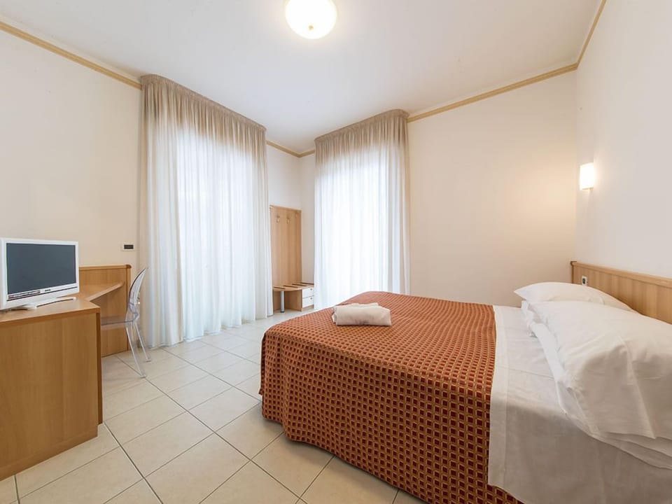 Double or Twin Room | In-room safe, desk, blackout drapes, cribs/infant beds