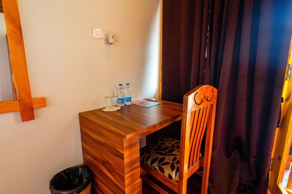 1 bedroom, desk, laptop workspace, free WiFi