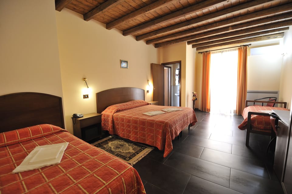 Quadruple Room | 1 bedroom, Egyptian cotton sheets, minibar, in-room safe