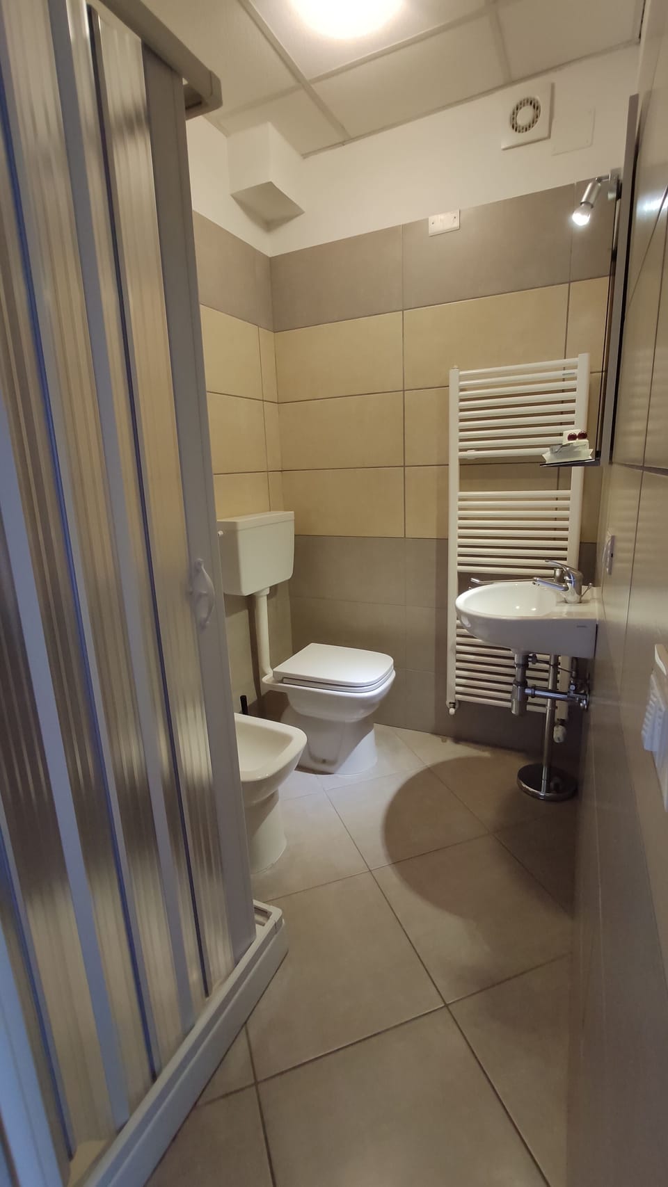 Double Room, External Private Bathroom | Bathroom | Shower, free toiletries, hair dryer