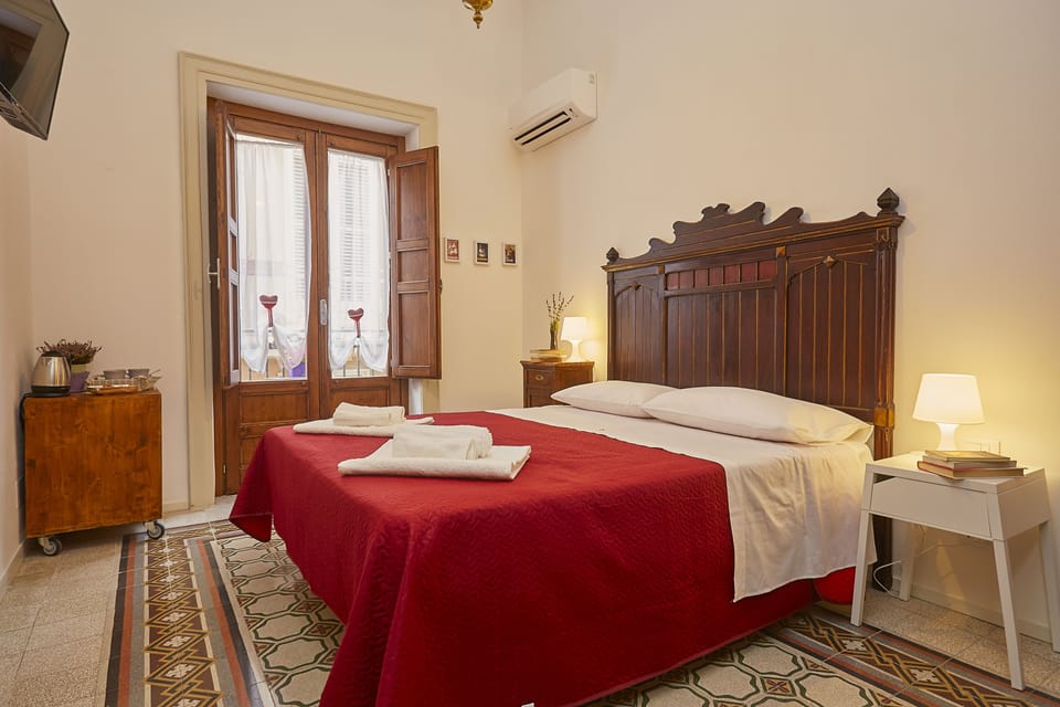 Single Room | Minibar, desk, free WiFi, bed sheets
