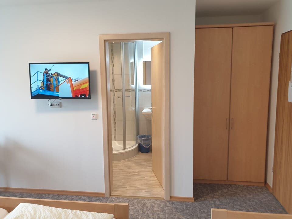 Standard Triple Room | Hypo-allergenic bedding, desk, cribs/infant beds, free WiFi