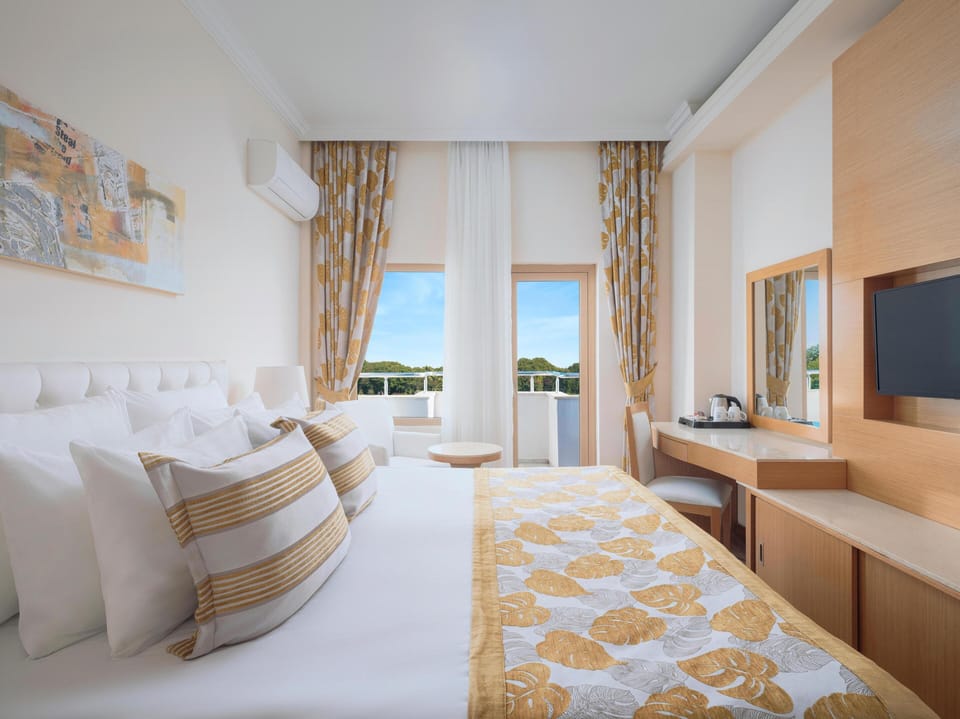 Minibar, in-room safe, desk, free WiFi