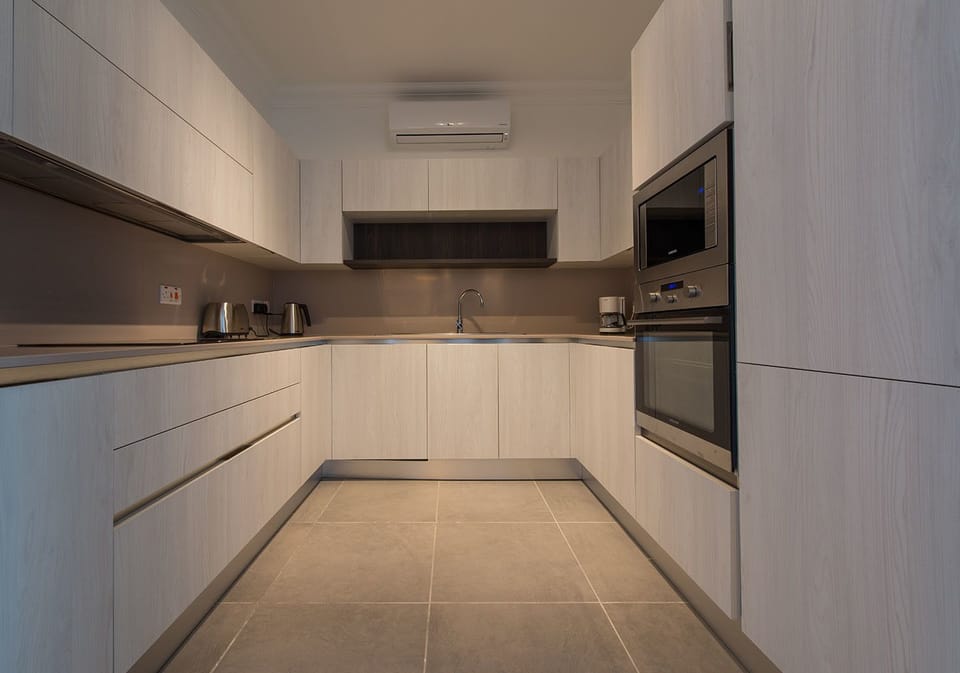 Apartment (2 Bedrooms) | Private kitchen | Full-size fridge, oven, dishwasher, cookware/dishes/utensils
