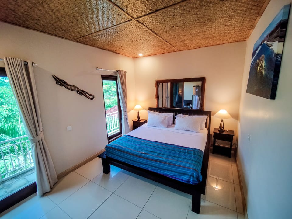 Deluxe Double Room, 1 King Bed, Ocean View | Premium bedding, minibar, in-room safe, blackout drapes