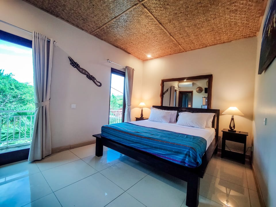 Deluxe Double Room, 1 King Bed, Ocean View | Premium bedding, minibar, in-room safe, blackout drapes