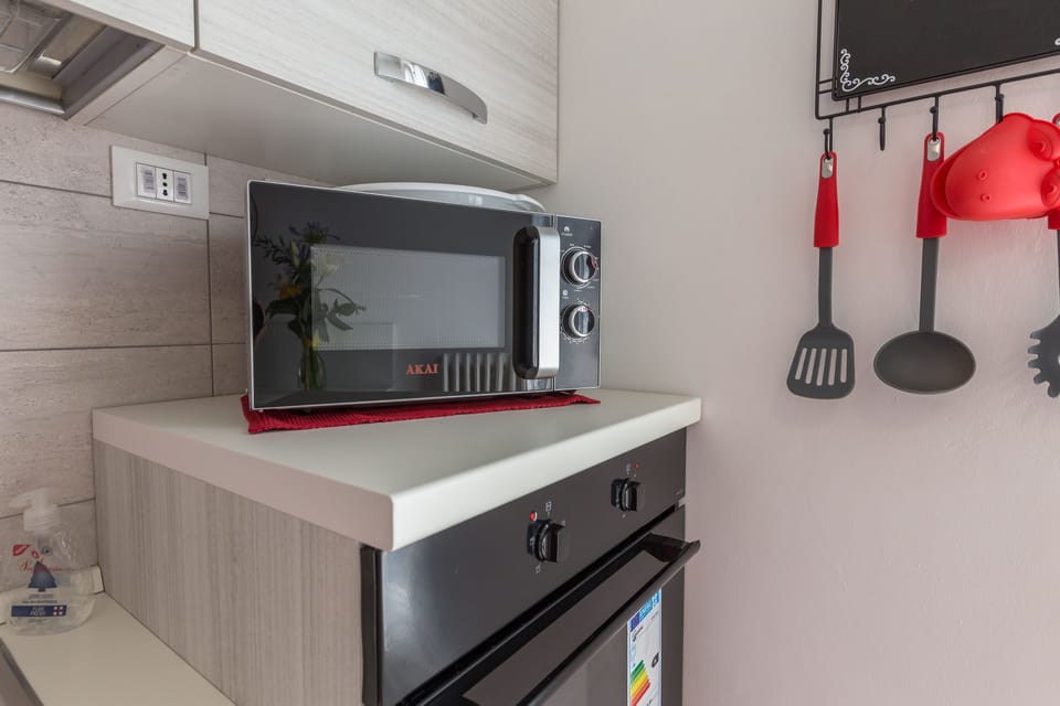 Apartment, 2 Bedrooms | Microwave