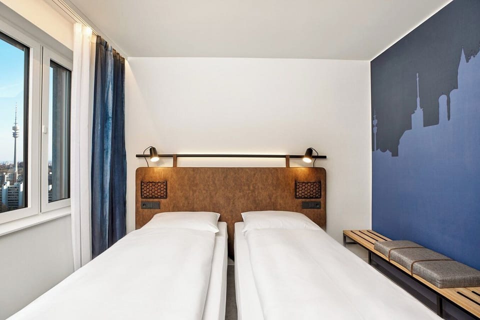 Standard Room, 1 Double Bed | Hypo-allergenic bedding available, WiFi (free), bed sheets
