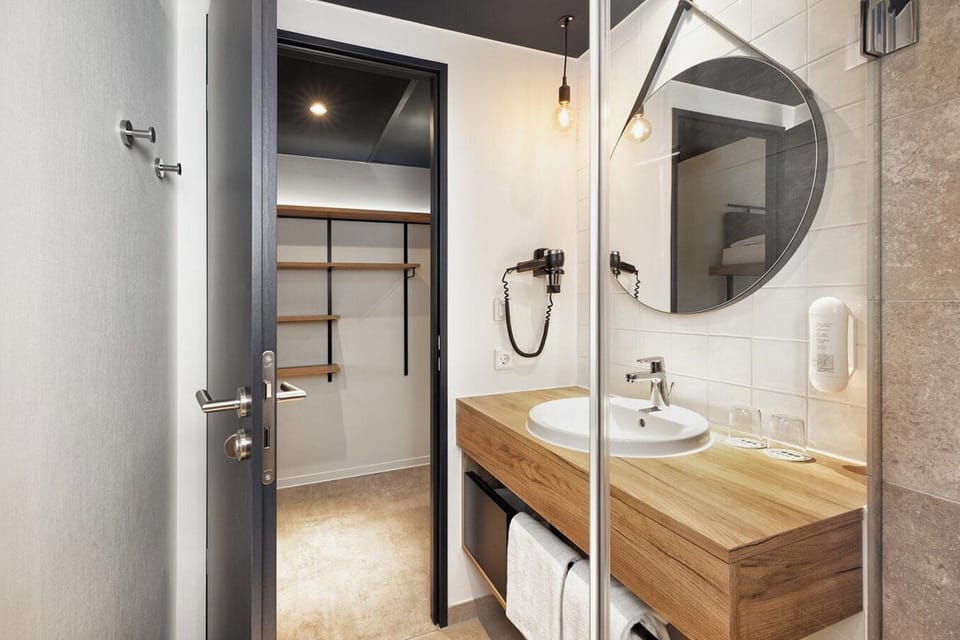 Shower, rainfall showerhead, eco-friendly toiletries, towels