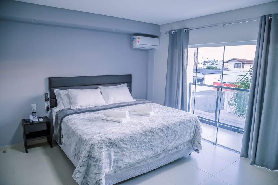 Luxury Double Room, 1 King Bed, Non Smoking, City View | Minibar, in-room safe, blackout drapes, soundproofing