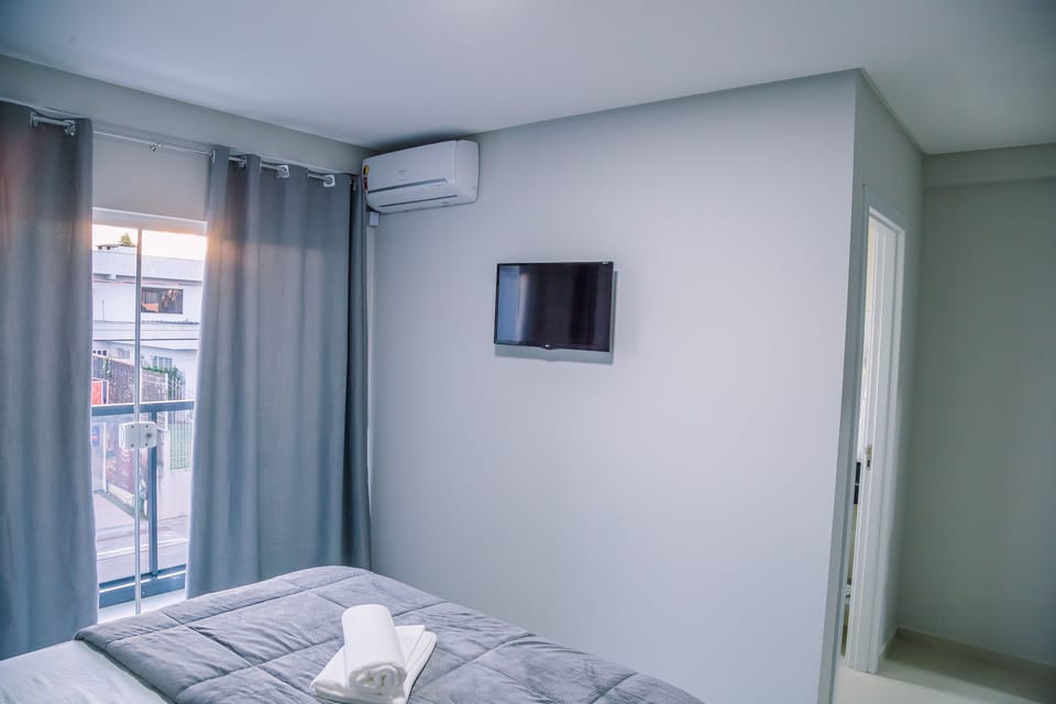 Executive Double or Twin Room | Minibar, in-room safe, blackout drapes, soundproofing